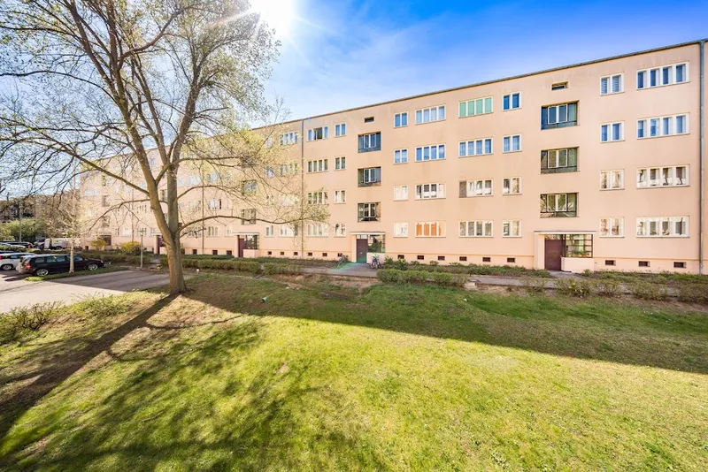 Helle 2,5-Z.-Wohnung mit Balkon u. Tageslichtbad für Selbstrenovierer – WBS-Berechtigung 100 bis 140 — photo 1
